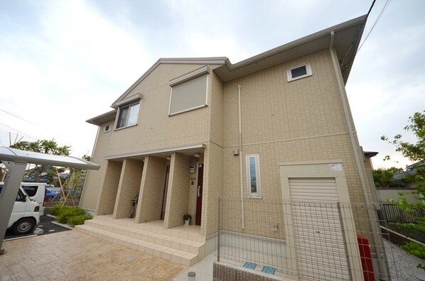 Y’sフラット Aの物件外観写真